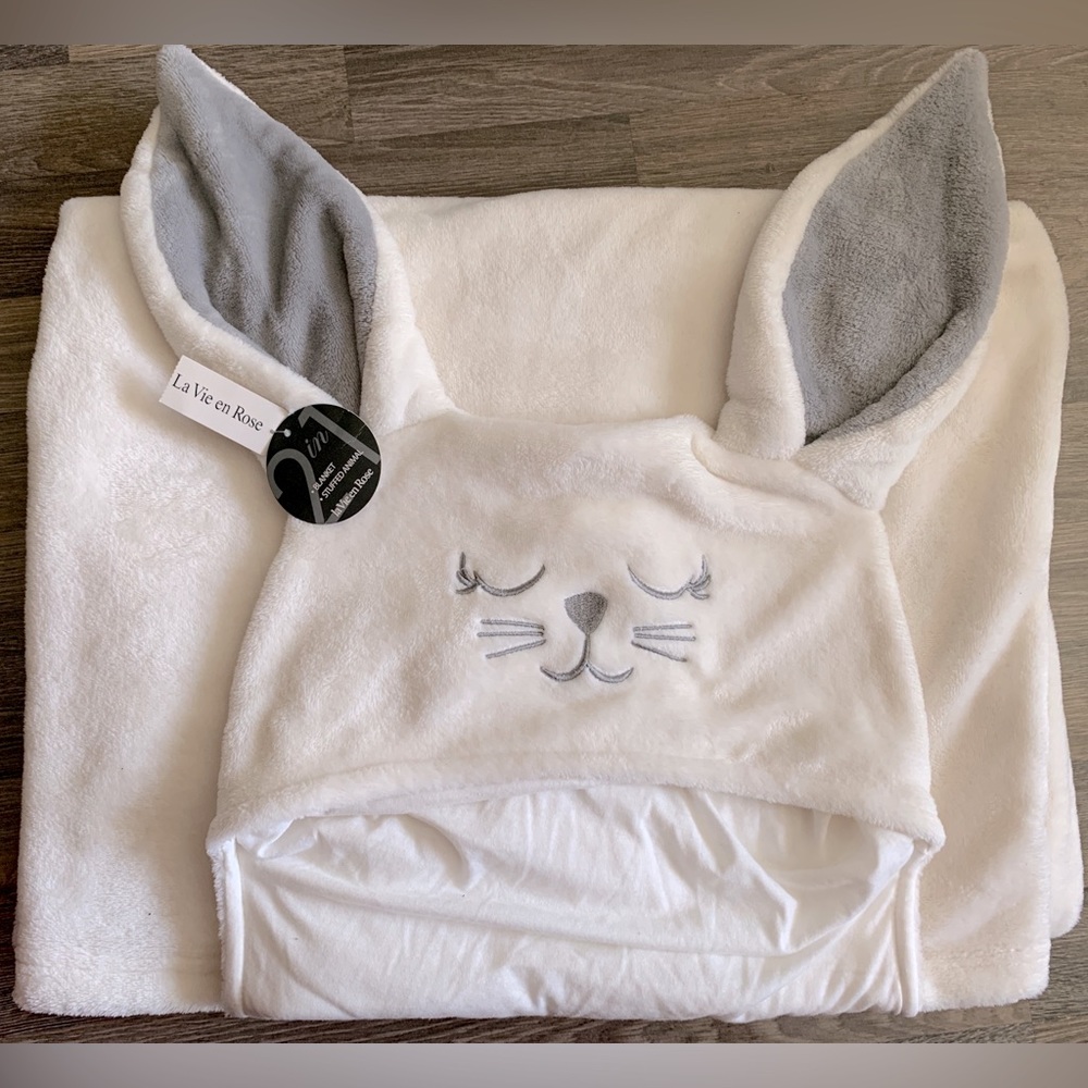🇨🇦 La Vi En Rose - Wearable Bunny Blanket